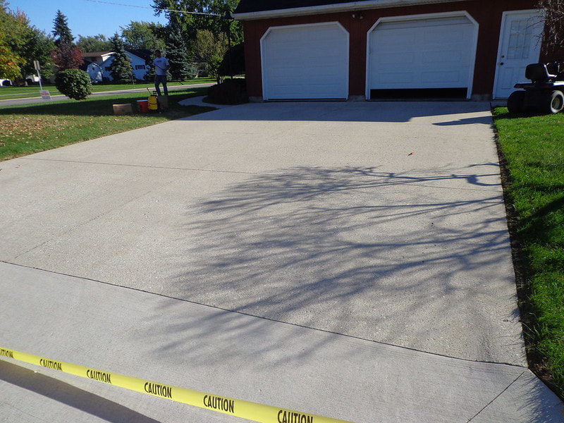 Picture of a new concrete driveway in Grand Rapids, MI